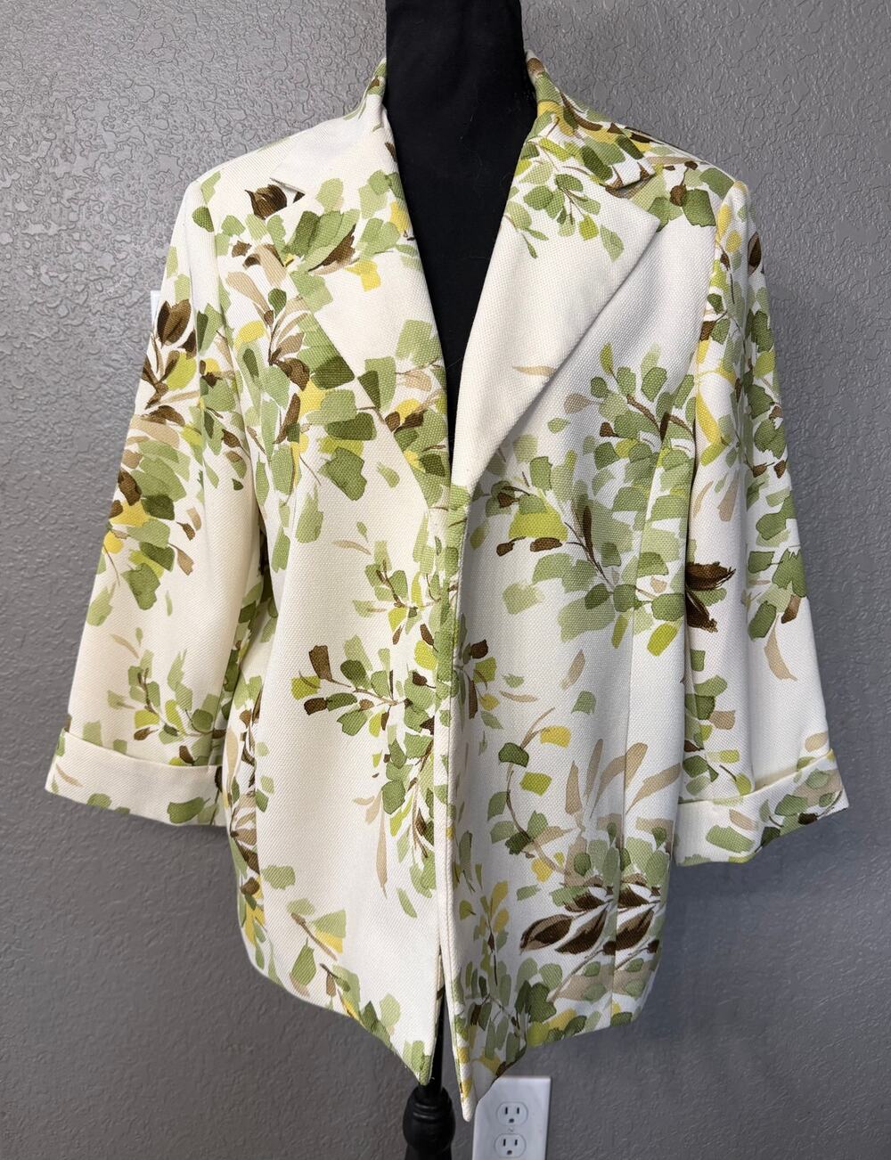 Alfred Dunner Womens Sz 16 White Floral Textured Open Front Blazer Jacket Coat